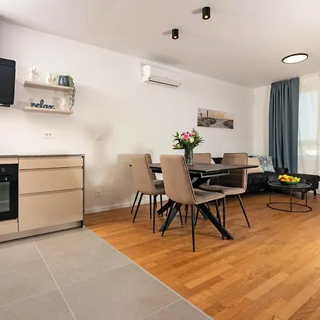 Marco Apartment Split